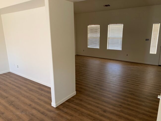 Building Photo - 1615 Great Basin Dr