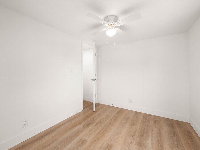 Building Photo - 36999 Blue Bill Dr