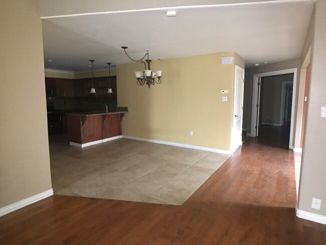 Building Photo - 3Bed/2Bath In Cimarron now Available!