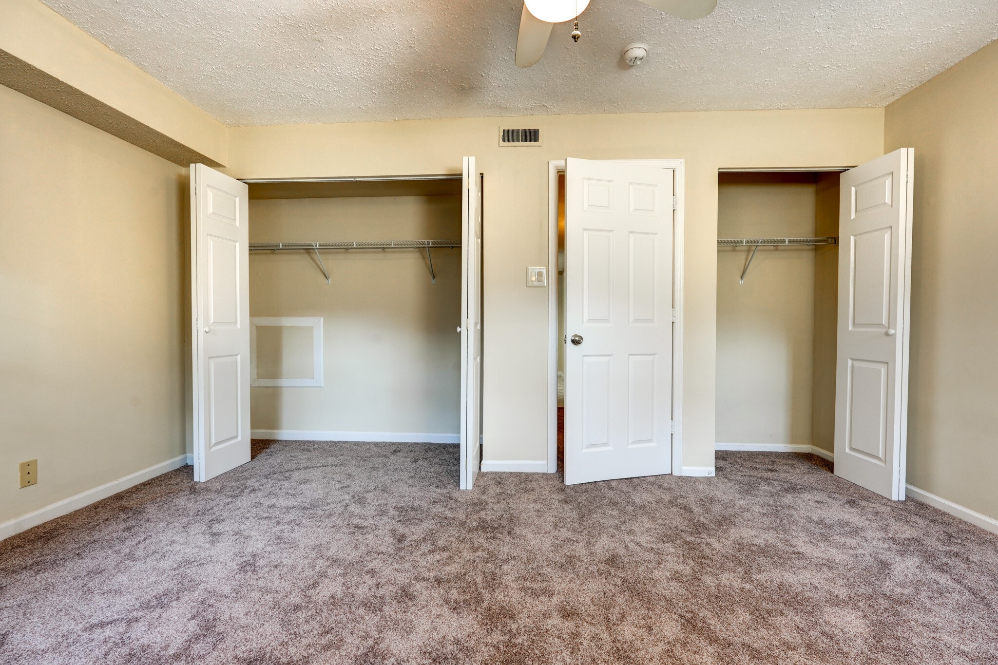 Building Photo - 876 Quince Orchard Blvd