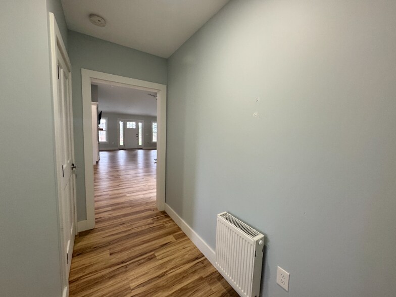 Building Photo - 49 Fort Point Cove Rd