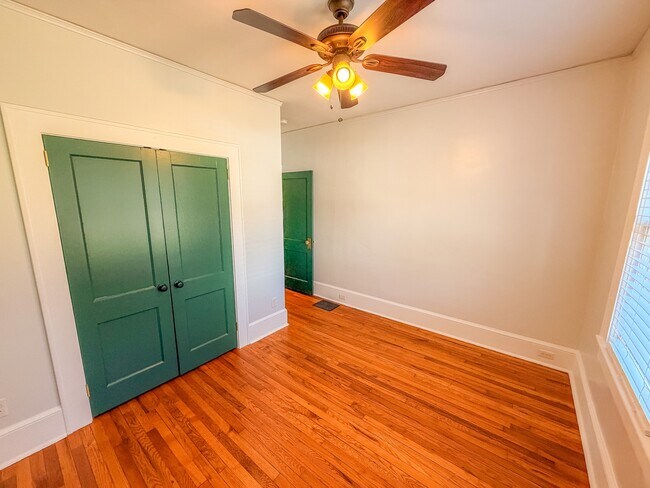 Building Photo - 11 Perry Rd