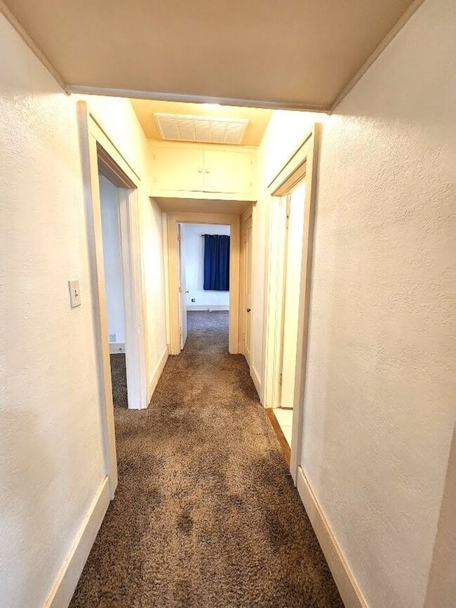Building Photo - 2 Bed 1 Bath Plus Bonus Room in YOUNGS ENG...