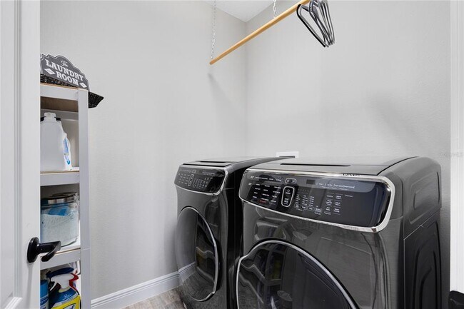 Building Photo - 9374 Reymont Street