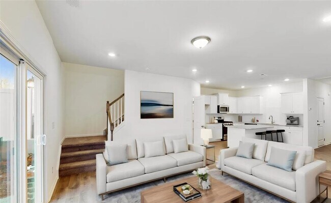 Building Photo - Beautiful 3BR/2.5BA Townhouse located in Kellerton Place