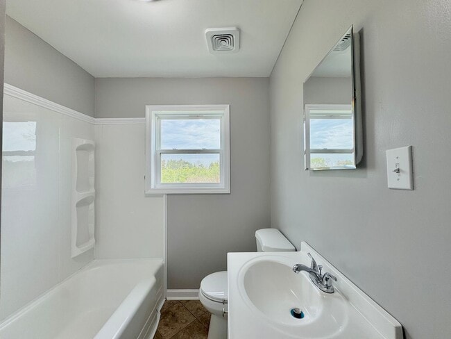 Building Photo - Home at Last! -2 Additional Bonus Rooms