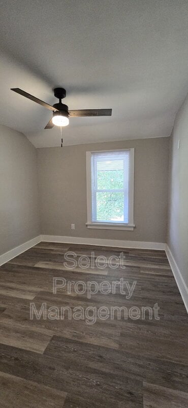 Building Photo - 2240 Nuttman Ave