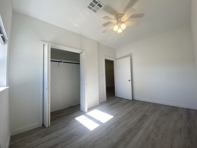 Building Photo - 404 N Findlay Ave