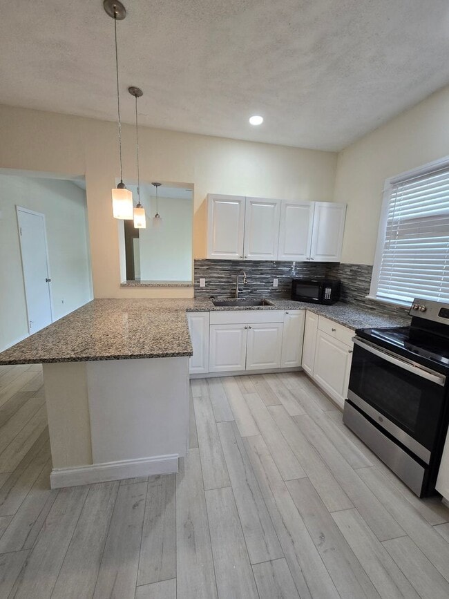 Building Photo - CHARMING 2 BEDROOM 1 BATH APARTMENT HOME - $500 OFF FIRST MONTH RENT!