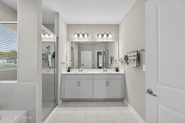 Building Photo - 460 Archstone Wy