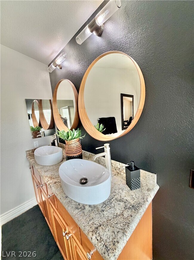 Building Photo - 399 Center Green Dr