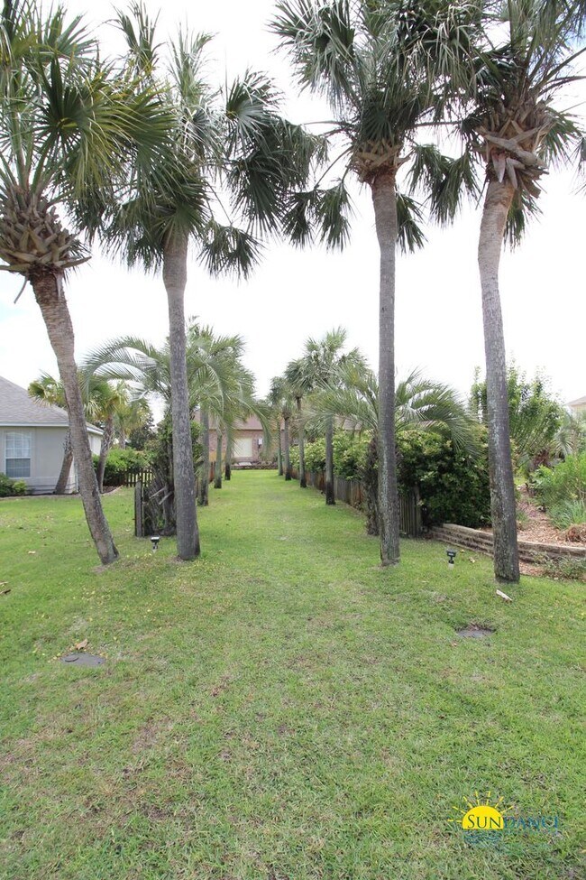 Building Photo - Efficient Solar 4-Bedroom Home in Navarre’s La Fontaine Gated Community with Deeded Beach Access!