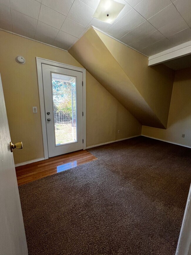 Building Photo - 3- bedroom 2-bathroom home in Pleasant Hill