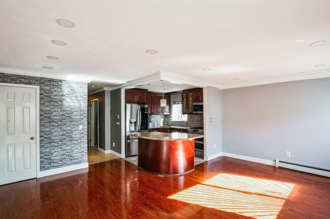 Building Photo - Spacious 4BR Duplex in Bronx