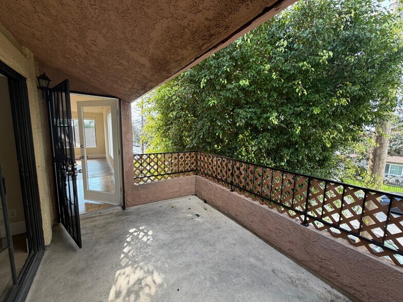 Building Photo - 1760 Temple Ave