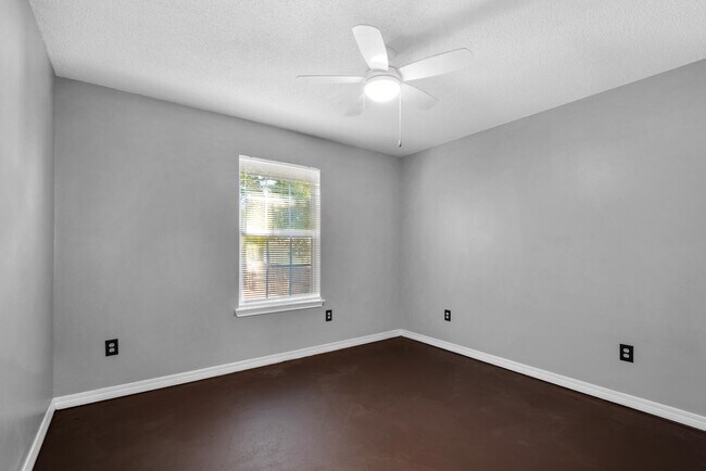 Building Photo - 1218 Ego Dr