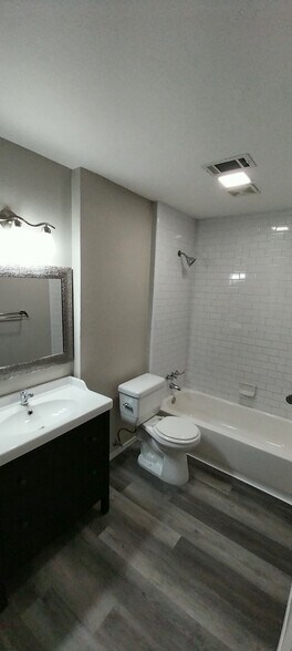 Master Bath - 8539 Holly St