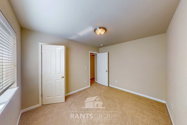 Building Photo - "Cozy" Meets "Modern": 3-Bedroom Home with Dreamy Front Porch Retreat!