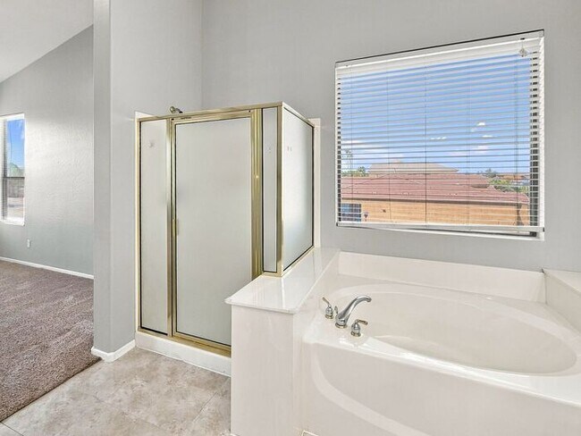 Building Photo - Spacious Chandler Home with RV Gate & 3-Car Garage!