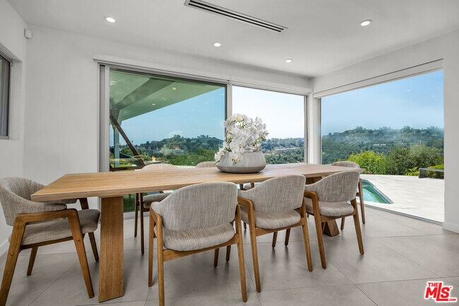 Building Photo - 849 Glenmere Way