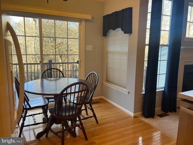 Building Photo - 233 Birchwood Dr