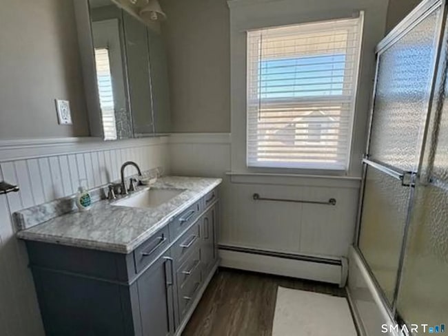Building Photo - Charming three-bedroom, 1.5 bath fully furnished