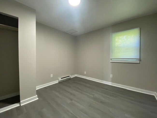 Building Photo - Two bedroom one bathroom single home in Sp...