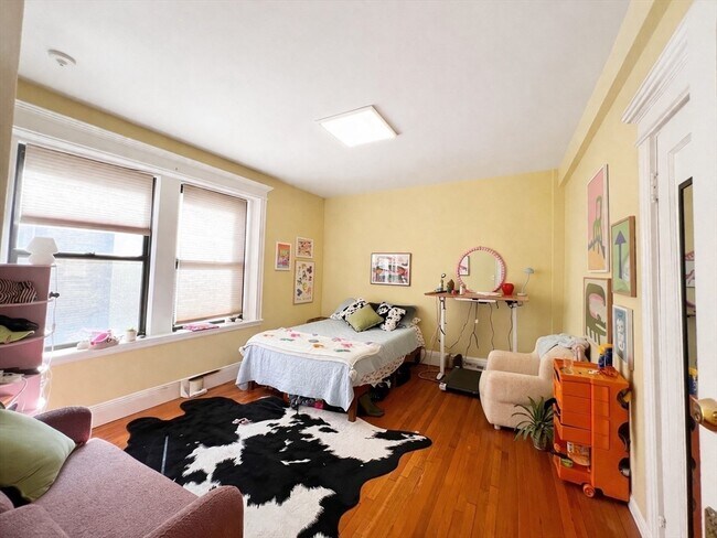 Building Photo - 466 Commonwealth Ave