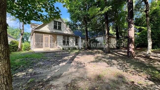 Building Photo - 8854 Plantation Landing Dr