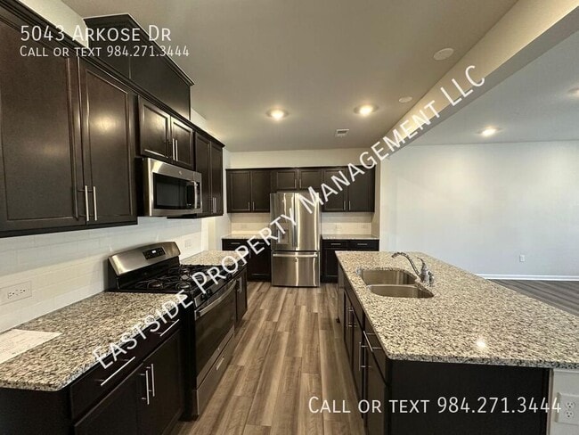 Building Photo - 5043 Arkose Dr