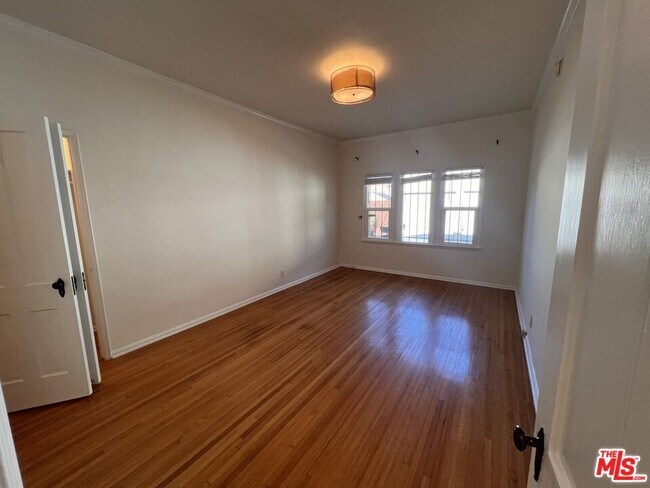 Building Photo - 1248 S La Jolla Ave