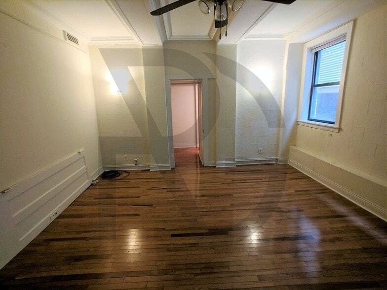 Building Photo - 4641 N Paulina St