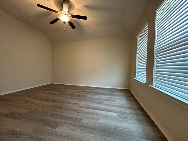 Building Photo - 1934 Acorn Glen Trail