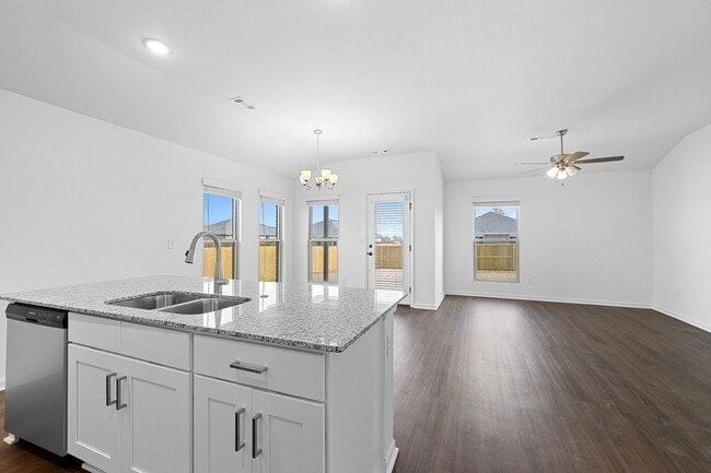 Building Photo - New Beginnings Start At AMRR: 4 bedroom / 2 bath in Apple Crossing!