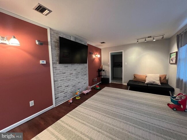 Building Photo - 46 Buck Dr