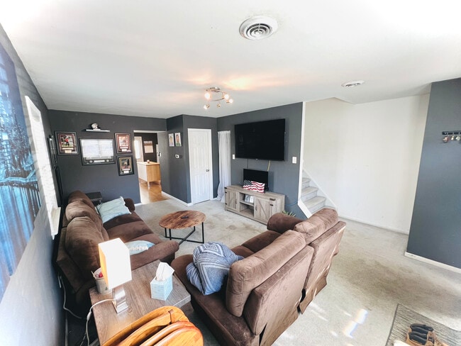 Building Photo - 515 York Rd.