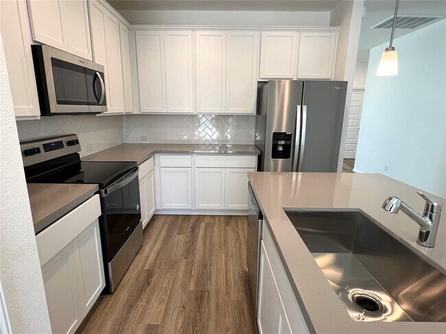 Building Photo - 302 Elm Br Trl
