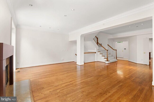 Building Photo - 4004 Highwood Ct NW