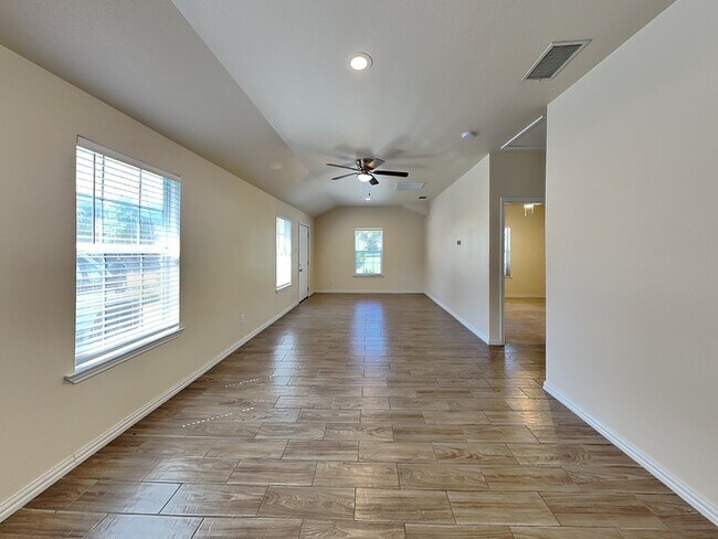 Building Photo - 3914 Sonora Ave