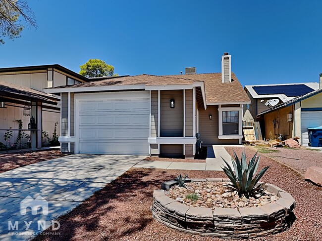 Primary Photo - 4336 N Fox Point Dr