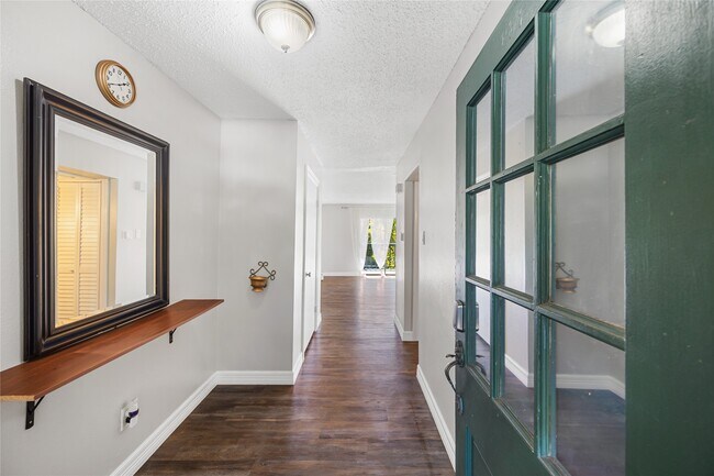 Primary Photo - 8233 Kingsbrook Rd