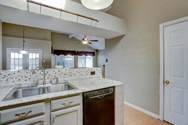 Building Photo - 20226 Linden Tree Dr