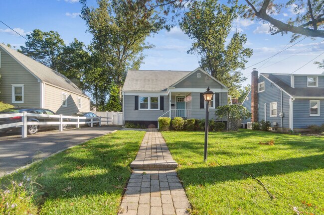 Building Photo - 1519 Boulevard