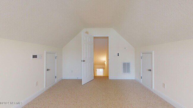 Building Photo - 536 Catamaran Dr