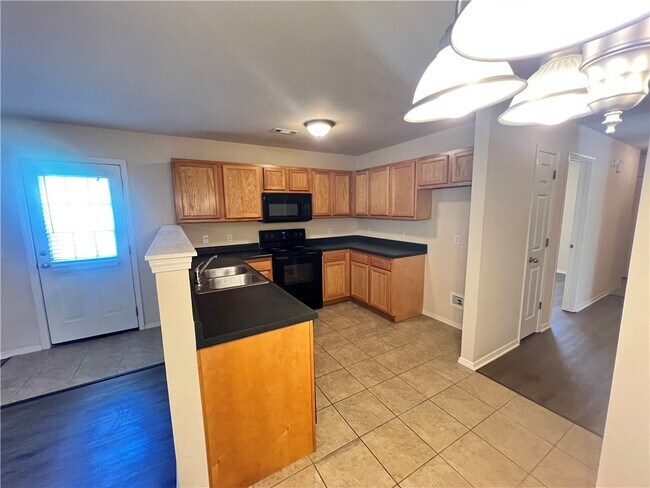 Building Photo - 555 Cascade Cir