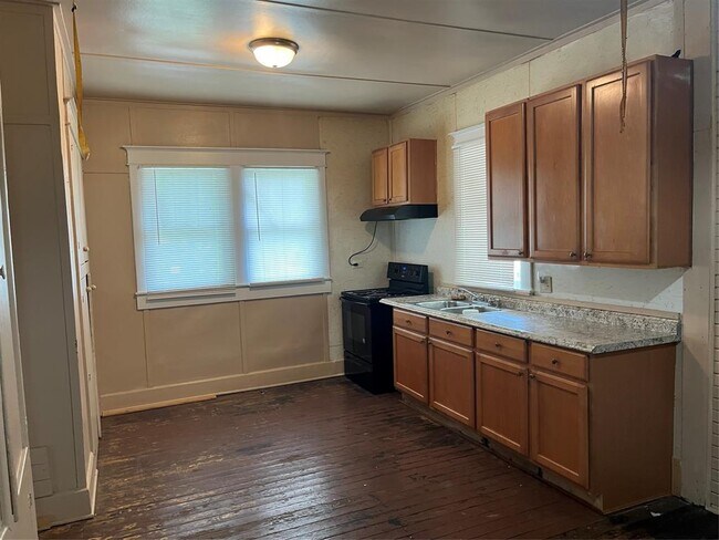 Building Photo - 200 N Walton