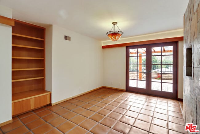 Building Photo - 5942 Paseo Cyn Dr