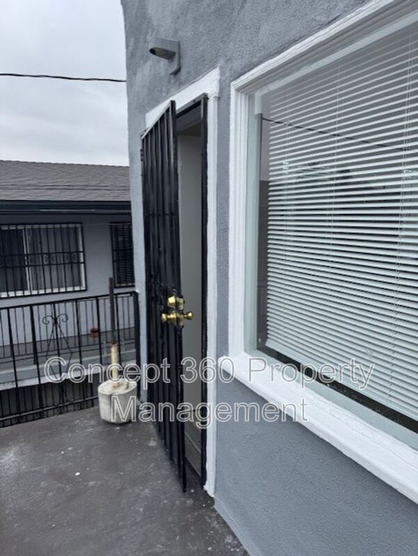 Building Photo - 758 Cerritos Ave