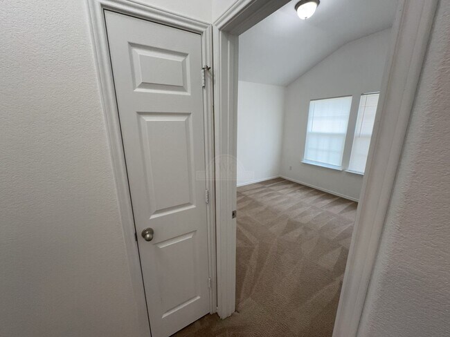 Building Photo - 6212 Blayney Dr