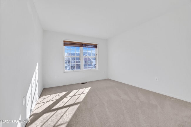 Building Photo - 82 Demarest Dr